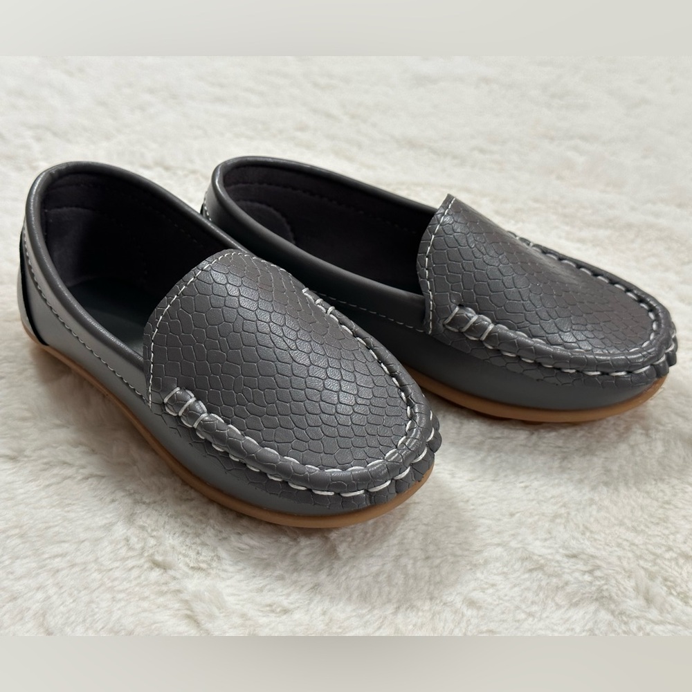 NEW Moceen Toddler Boy's Loafers Shoes Size 9 Grey Faux Leather
